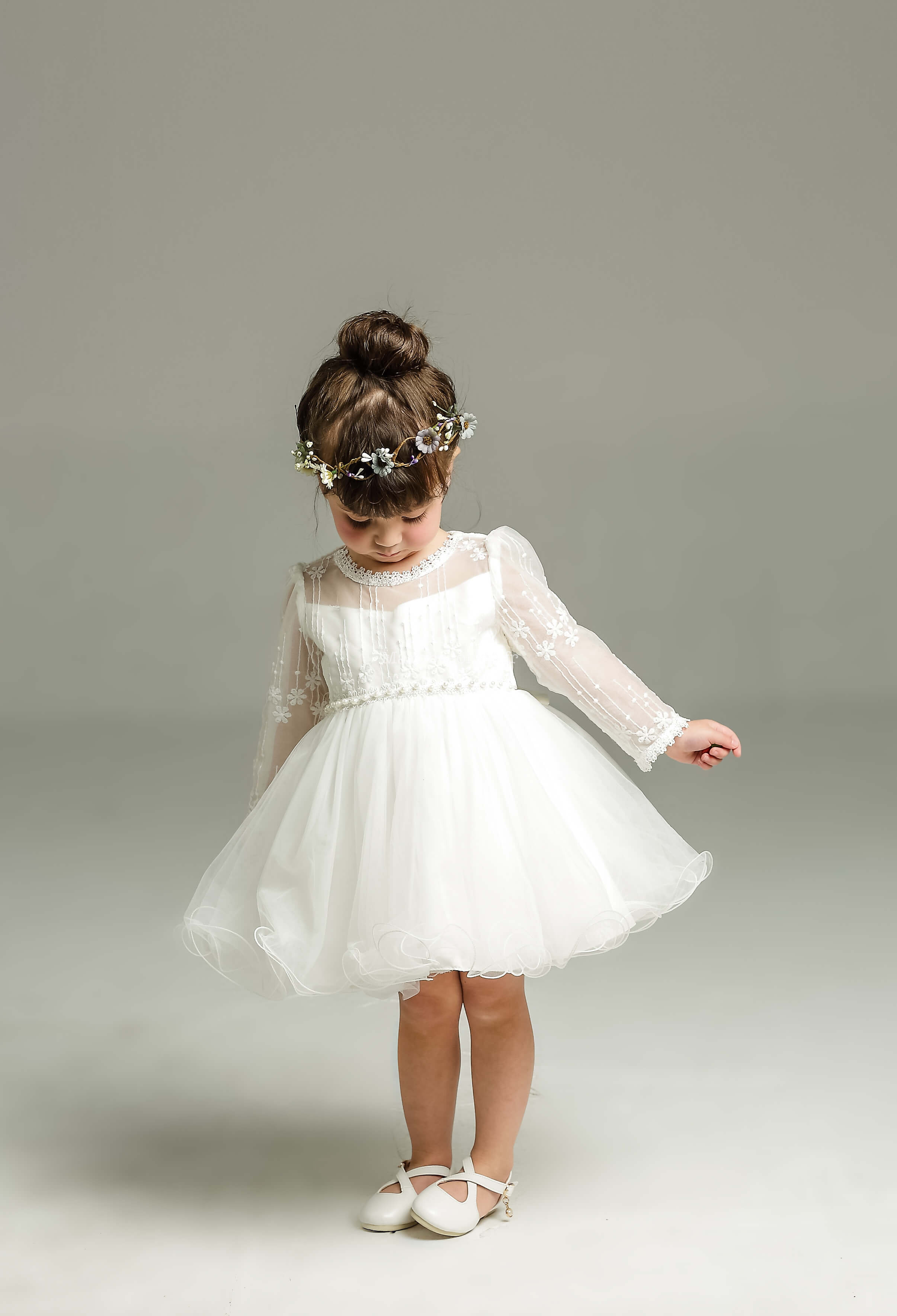 Robe baptêmes bébé courte dentelle tulle manches longues