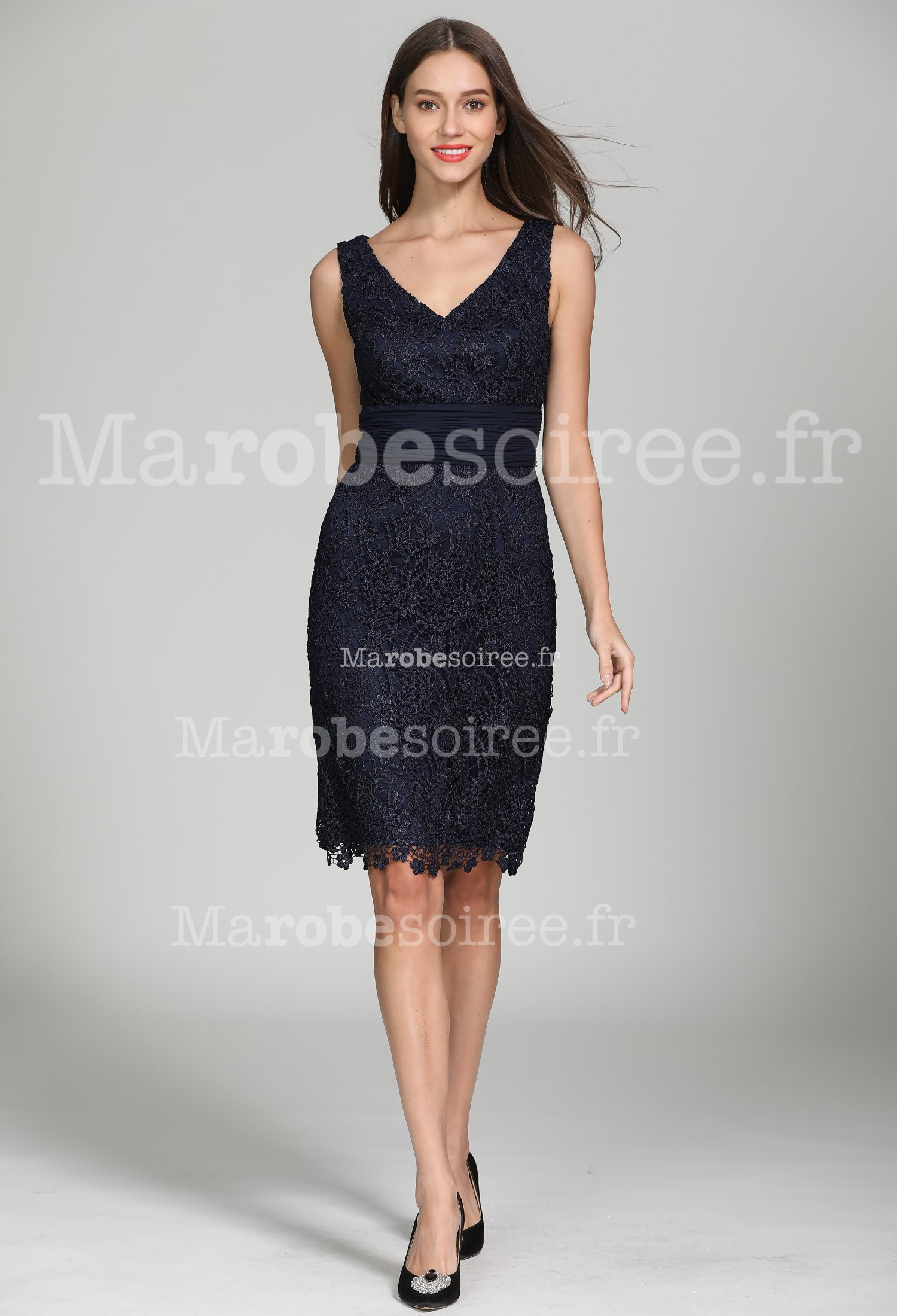 Robe de cocktail courte dentelle bleu fourreau