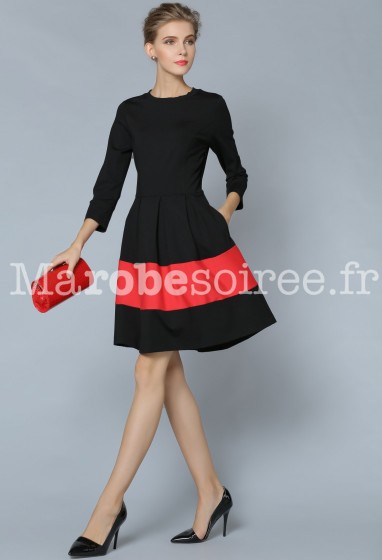 Petite robe tailleur noire toute simple