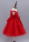 Adorable robe rouge avec jupe pailletée 