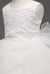 Robe blanche pour fille au mariage 