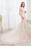 robe de mariée bohème en dentelle rose 