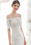 robe de mariée fourreau manches courtes épaules détails 