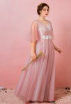 Robe de mariée en tulle rose poudré à manches 